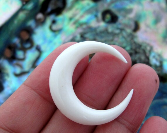 美しい30 mmダブルホーンクレセント、バッファローの骨の彫刻、穴あけ