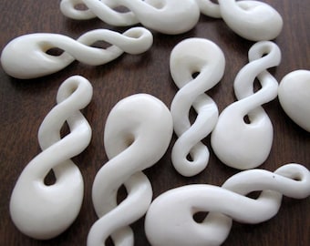 Gorgeous  Maori  Twisted Pendant, Infinity Symbol, Hand Carved Buffalo Bone Pendant, Jewelry making Supplies S10352