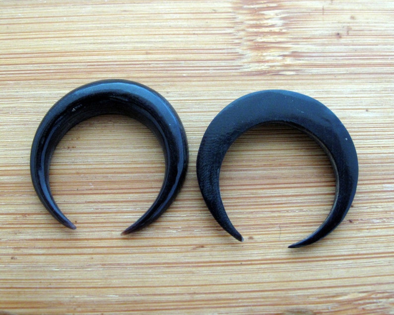 Buffalo Horn Carving jewelry making supplies S4500-6 mm thickness SALE 30 mm Double Horn Black Crescent FLAT BACKED