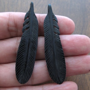 PAIR Beautifully Hand Carved Buffalo Horn Leaves / Feather Pendant, Side-DRILLED ,  supplies for jewelry S8565