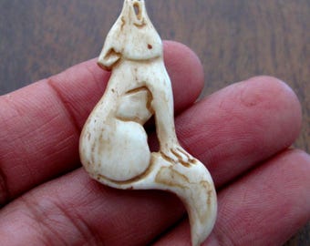 Deep Relief  "Antiqued" Howling Wolf  , Buffalo bone carving , supplies S8400
