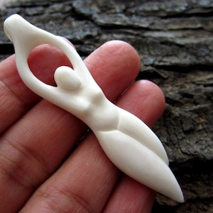 Atemberaubende Göttin Anhänger, gebohrt Seite zur Seite, Büffel Knochen Carving, Schmuck machen Lieferungen S3434