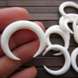 SALE 30 mm Double Horn Crescent, Buffalo Bone Carving,  NOT Drilled, jewelry making supplies  S5907-5 mm thickness