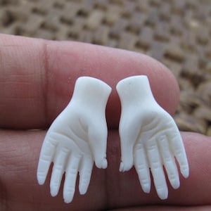 Coppia di mini mani 3D intagliate a mano in osso di bufalo, forate lateralmente attraverso il polso, paio di orecchini, forniture per gioielli, Tangan, S8892
