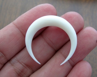 Excellent  30mm Double Horn Crescent, 6 mm thickness, Buffalo bone carving, NOT Drilled, jewelry making supplies  S5901-6 mm thickness