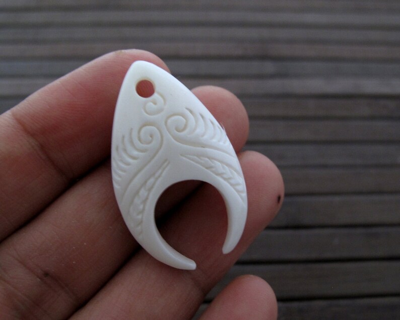 Excellent Hand carved fancy hook pendant,Boho Tribal pendant Jewelry making Supplies,S7239 Ox bone carving