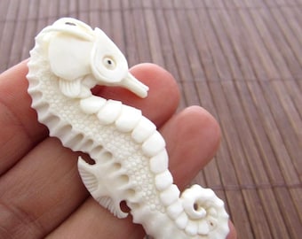 Broche Ancienne Hippocampe Sculpté En Corne Bovine - Vintage