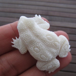 Hand Carved Little Frog Pendant, Buffalo Bone, NOT-Drilled, Handmade Jewelry Supplies  S2600