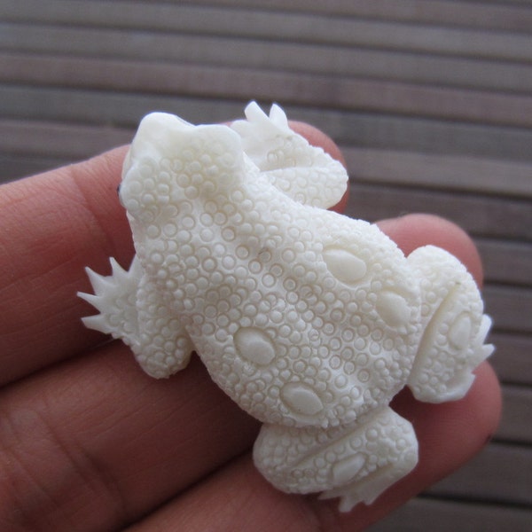 Hand Carved Little Frog Pendant, Buffalo Bone, NOT-Drilled, Handmade Jewelry Supplies  S2600