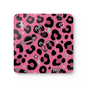Ensemble de sous-verres à épingles à nourrice Leopard Planet rose | Verres originaux en MDF