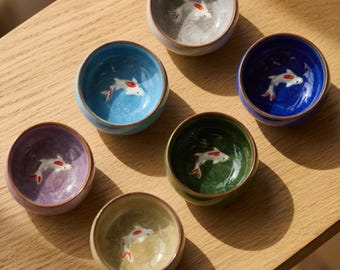 Tazza da tè in ceramica con carpe koi | Set da sake giapponese artigianale | Ciotoline uniche per dessert