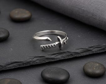 Anello con spada katana da samurai | Gioiello da guerriero regolabile | Regalo unico per gli amanti degli anime giapponesi