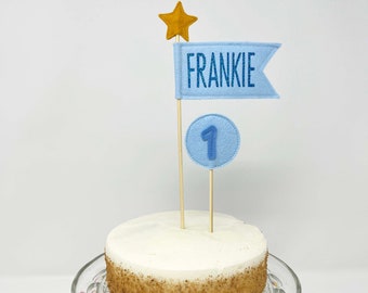 Topper de gâteau de drapeau de feutre personnalisé / décoration d'anniversaire bleue / brochette de drapeau de fanion de nom personnalisé / décor de gâteau d'anniversaire d'enfants