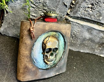 Ye Handmade Pirate Flask - 3D Gilded Skull & Leather Wrapped Steel