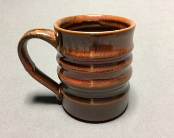 Taza para café o té Groved - rojo hierro