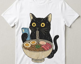 Svart katt som äter Ramen T-shirt, rolig kattälskare grafisk t-shirt, digital nedladdning