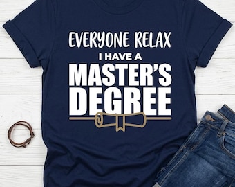 T-shirt med examensmotiv – humoristisk examensgåva (digital produkt)