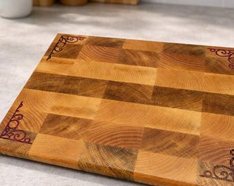 Exklusiv skärbräda i ask- och ekkant med inlägg av amarant och wenge – handgjord premiumkvalitet