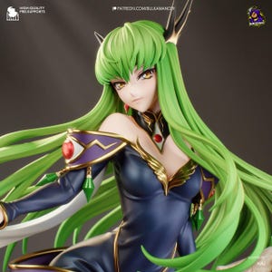 Op de afbeelding: Gedetailleerd beeldje van een vrouwelijk anime-personage met lang, vloeiend groen haar en een donkerblauwe jurk met gouden accenten. De figuur heeft een serene uitdrukking en is versierd met paarse en rode details. De afbeelding bevat de tekst "HIGH-QUALITY PRE-SUPPORTS" en "PATREON.COM/BULKAMANCER".