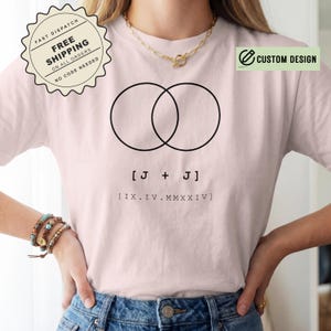 Camiseta de aniversario con números romanos, camiseta con iniciales personalizadas, camiseta con fecha de boda, conjunto a juego. Regalo.