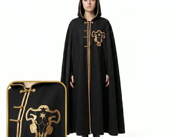 Lange mantel met capuchon Black Bulls - Custom Black Clover-cosplaycape - Handgemaakte anime-gewaad