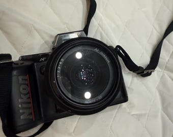 Cámara de película Nikon F-401 + lente AF Nikkor 35-70 mm f/3.3-4.5