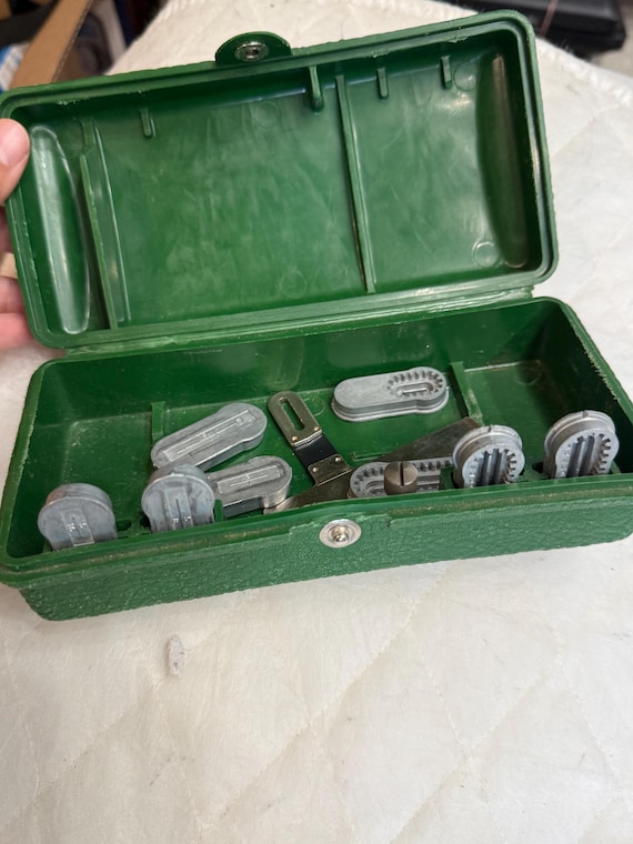 Singer 160506 Buttonholer Sewing Machine Attachment With Case Tool