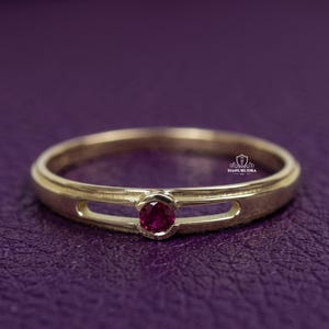 Round Ruby Gold Ring Minimalist Split Shank Ring Dainty Promise Ring For Women Red Stone Ring Anniversary Gift Simple Wedding Band