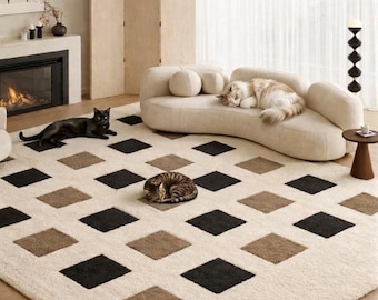 Alfombra geométrica a cuadros color crema, alfombra moderna minimalista de cuadrados marrones.