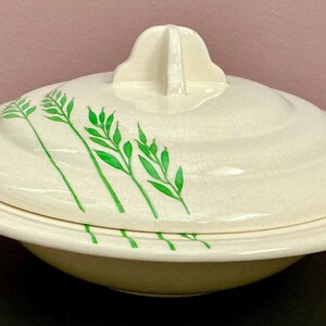 RARE Leigh Potters Green Wheat Pattern Covered Serving Bowl Art Deco 1929-1934