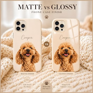 K&ouml;nnte beinhalten: Zwei beige Handyh&uuml;llen mit einer individuellen Illustration eines braunen Pudels und dem Namen Cooper. Eine H&uuml;lle hat ein mattes Finish mit weicher Haptik, die andere ein gl&auml;nzendes Finish mit leuchtenden Farben. Text: MATTE vs GLOSSY.