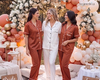 Set pigiama personalizzato con monogramma, proposta per damigella d'onore, pigiama coordinato in raso a maniche corte e pantaloni lunghi, pigiama per la futura sposa, pigiama per la squadra della sposa