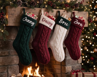 Calza di Natale personalizzata 2026, calza in maglia con nome personalizzato, decorazioni natalizie per la famiglia, calze natalizie coordinate, decorazione per il caminetto.