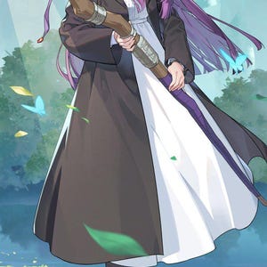 Pode incluir: Uma ilustração em estilo anime de uma personagem com longos cabelos roxos, vestindo um vestido branco e um casaco escuro, segurando um grande cajado de madeira. O texto na parte inferior diz Epic Seven x Frieren Beyond Journey's End e Kanehito Yamada, Tsukasa Abe/Shogakukan/Frieren Project.