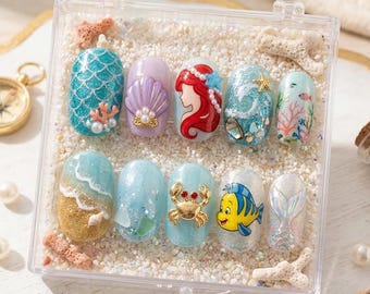 Uñas postizas de Ariel de La Sirenita, uñas postizas de lujo de princesas Disney con Flounder y Sebastián, uñas con diseño de olas oceánicas y conchas marinas en 3D.