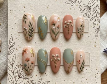 Uñas postizas hechas a mano con diseño floral en verde salvia y terracota / Uñas postizas estilo boho con pegamento / Uñas postizas reutilizables con detalles en pan de oro y flores secas.