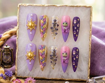 Uñas postizas de Rapunzel y Pascal, uñas postizas de lujo de Disney Enredados con dije 3D de Pascal y el Sol, uñas trenzadas de color lavanda y dorado con flores secas reales.