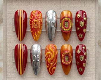 Uñas con la imagen de la selección española de fútbol para el Mundial 2026 / Diseño de uñas con llamas rojas y doradas / Uñas con el número 10 plateado para aficionados al fútbol / Uñas de lujo para aficionados españoles