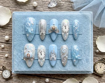Uñas postizas de princesa azul encantada / Uñas postizas de reloj y carruaje de cuento de hadas / Diseño de uñas de zapatilla de cristal 3D / Uñas postizas almendradas hechas a mano