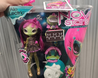 Novi Stars Figure Alie Lectric doll MGA Bratz new in box