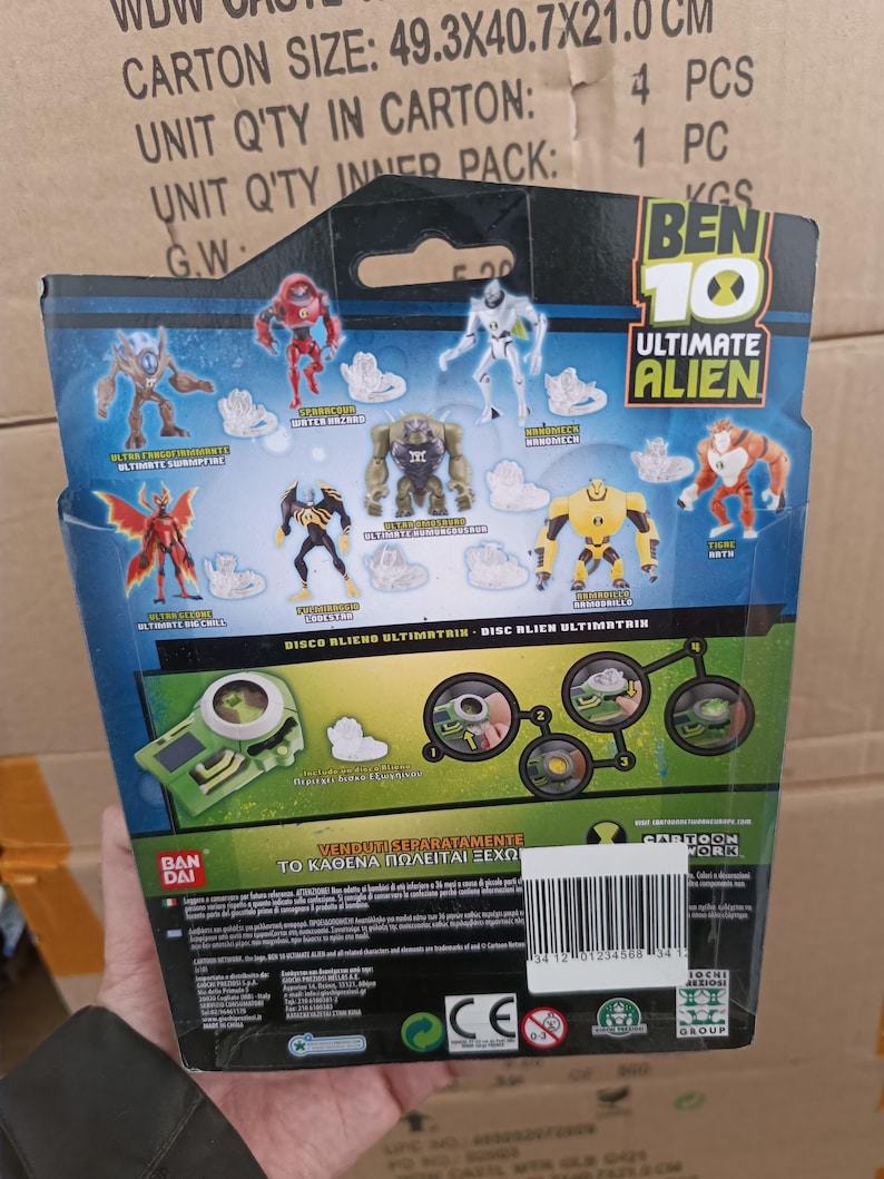 May include: Back of a Ben 10 Ultimate Alien toy package. The package features various action figures and the text "BEN 10 ULTIMATE ALIEN". The package also includes the text "DISCO BLIEND ULTIMATRIN DISC BLIEN ULTIMATRIN".