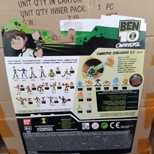 May include: The back of a Ben 10 Omniverse toy package. The package features images of various characters and the Omnitrix Challenge V.2 logo. The carton size is 49.3 x 40.7 x 21.0 cm. The package includes the text "Collect them all!"