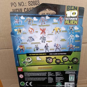 May include: The back of a Ben 10 Ultimate Alien toy package. It features various alien figures, the text "ULTIMATRIX PARLANTE" and "DISC ALIEN ULTIMATRIX", and the Cartoon Network logo. The package is blue, green, and black.