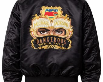 Jaqueta bomber bordada da turnê Dangerous de Michael Jackson, modelo retrô da Pepsi para shows.