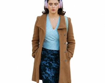 Casaco de lã marrom inspirado na série de TV Hannah Wells | Jaqueta trench coat inspirada na série | Roupa de inverno
