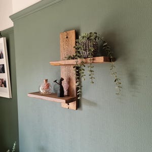 Estantería pequeña rústica hecha a mano para colgar en la pared (solo en el Reino Unido)