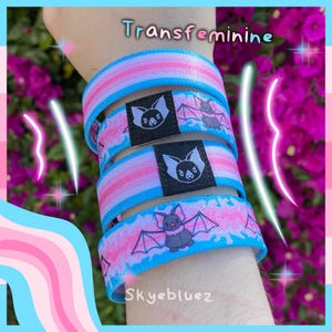 トランスフェムバットブレスレット - トランスプライド伸縮性リストバンド