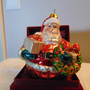 Christopher Radko 2008 Dated Santa with Gift and Wreath Ornament