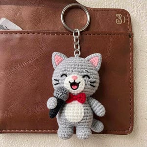 Cat Vocalist Amigurumi Charm, Stage Performer Kitten Keychain, Musical Feline Gift, Miniature Singer Ornament