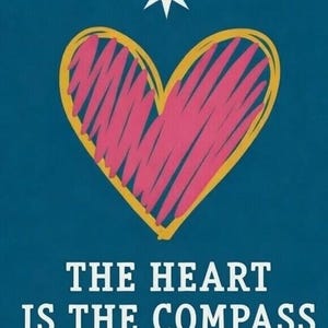 Puede incluir: Un póster con fondo verde azulado presenta un corazón rosa con contorno amarillo y una estrella blanca. El texto "THE HEART IS THE COMPASS" se muestra en letras blancas debajo del corazón.